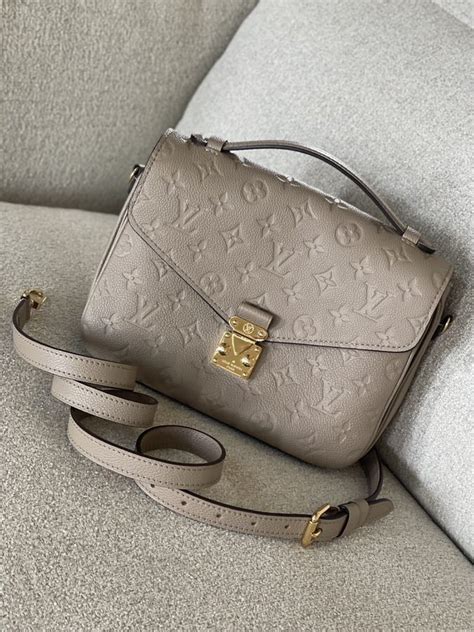 lv pochette metis turtledove